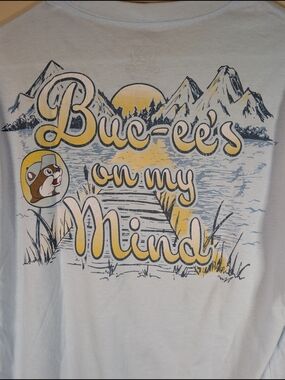 Buc-ee’s Graphic T Shirt Mens Medium Blue Mountain Outdoors Beaver NWT